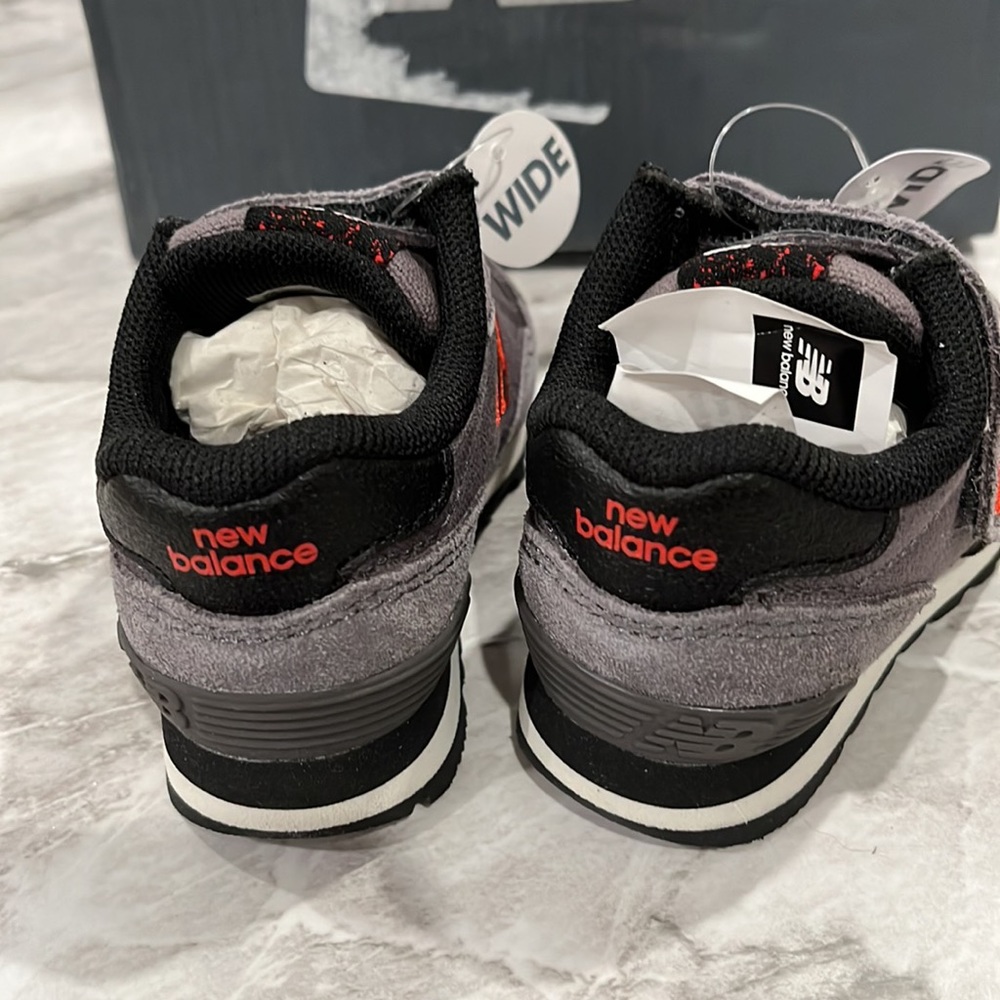 NEW New balance kids 515 v1 hook and loop sneaker 2W - Picture 2 of 4